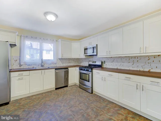 $350,000 | 8 Beckett Court, Ewing, NJ 08628