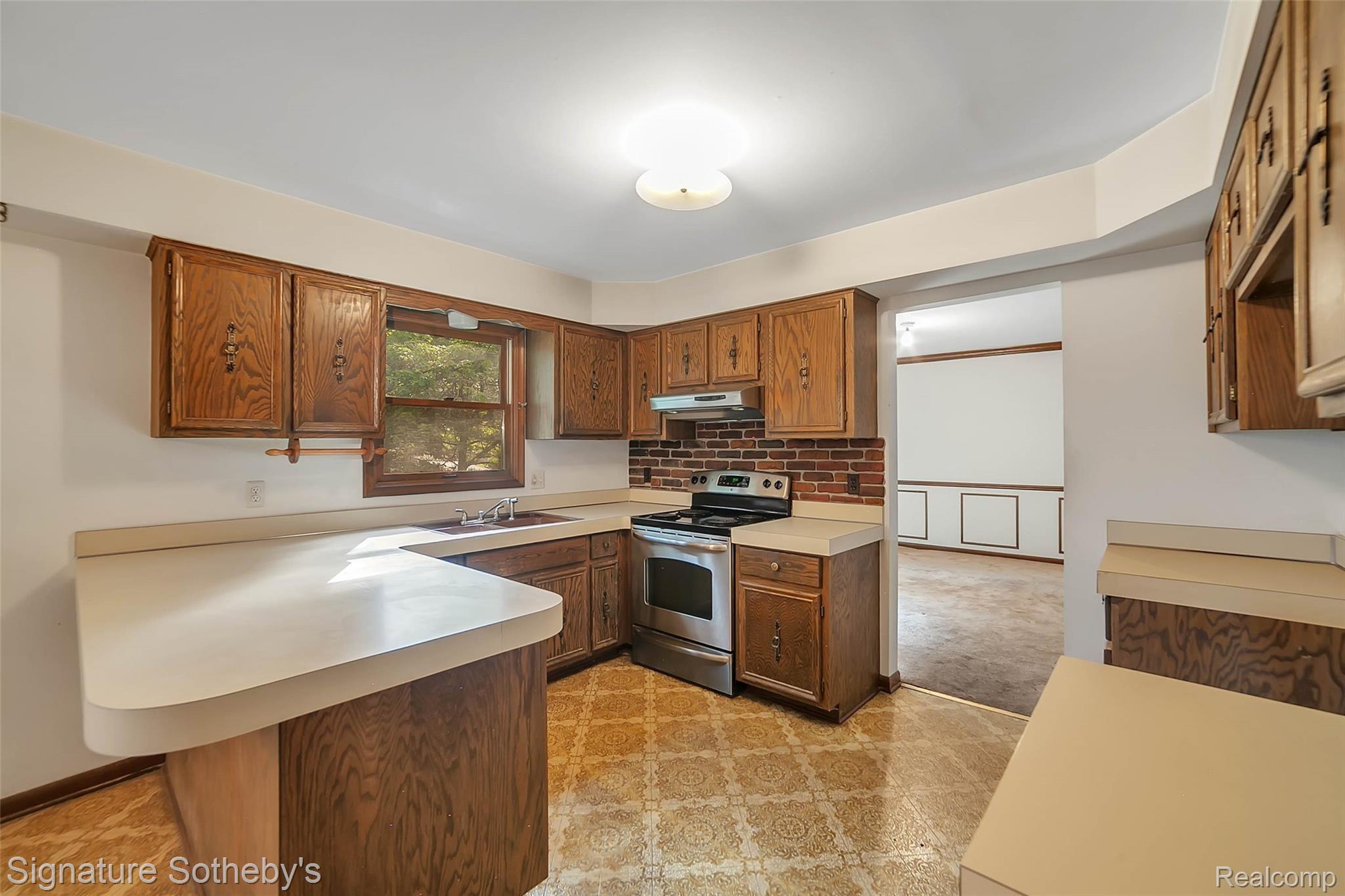 972 Homestead Court Rochester, MI 48309 - Photo 12 of 53 390945A1-DEAA-470F-B81E-532BD94B1B6F.jpeg