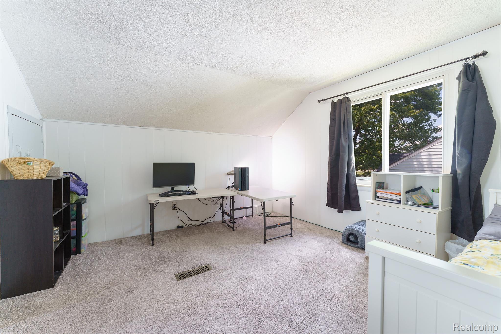2076 Greenfield Road Berkley, MI 48072 - Photo 15 of 23 Gallery Image 15