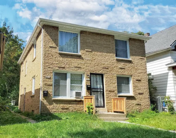$950 | 5693 North 36th Street, Unit LOWR, Milwaukee, WI 53209