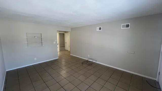 $950 | 5693 North 36th Street, Unit LOWR, Milwaukee, WI 53209