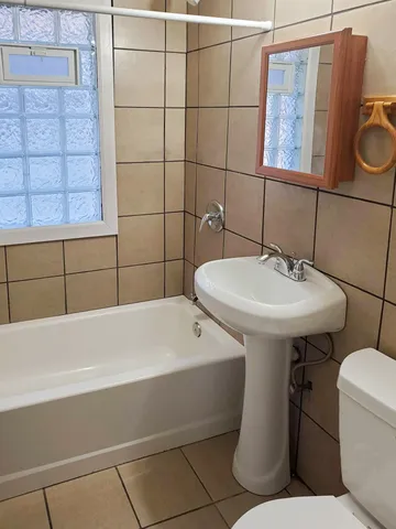 $950 | 5693 North 36th Street, Unit LOWR, Milwaukee, WI 53209