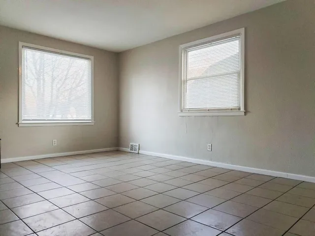 $950 | 5693 North 36th Street, Unit LOWR, Milwaukee, WI 53209