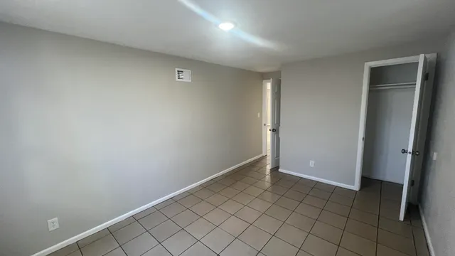 $950 | 5693 North 36th Street, Unit LOWR, Milwaukee, WI 53209