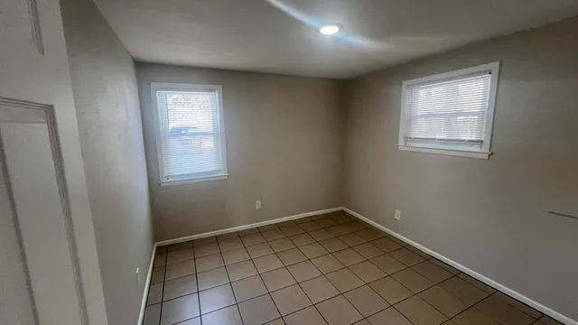 $950 | 5693 North 36th Street, Unit LOWR, Milwaukee, WI 53209