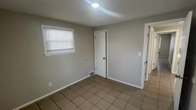 $950 | 5693 North 36th Street, Unit LOWR, Milwaukee, WI 53209