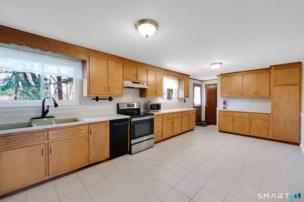 $314,900 | 665 Goodwin Street, East Hartford, CT 06108