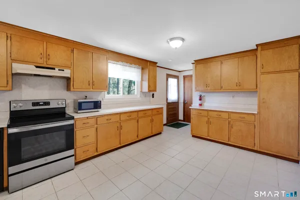 $314,900 | 665 Goodwin Street, East Hartford, CT 06108