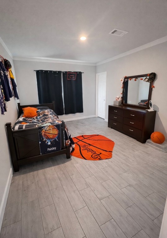 2854 Benny Griffin Road Livingston, TX 77351 - Photo 14 of 19 a bedroom with a bed and a closet
