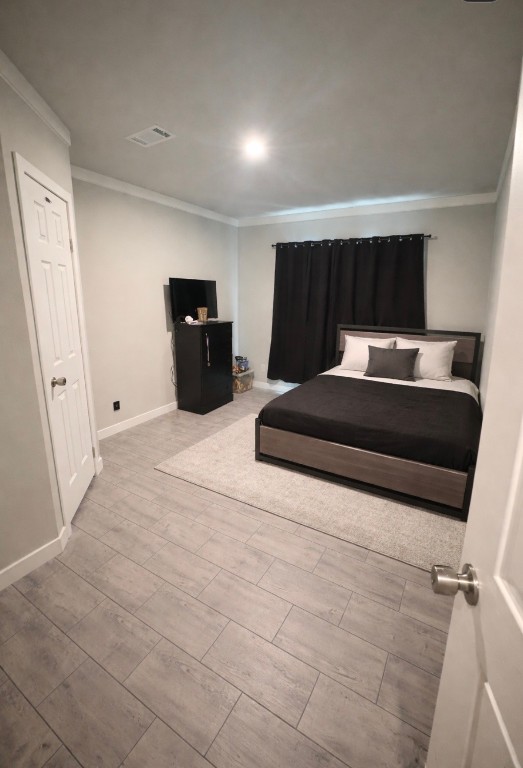 2854 Benny Griffin Road Livingston, TX 77351 - Photo 15 of 19 a living room with a bed and a walk in closet