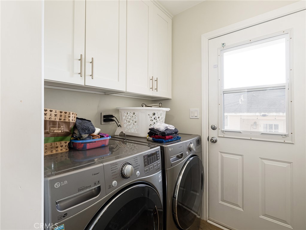 526 Sheldon Street El Segundo, CA 90245 - Photo 20 of 41 a utility room with dryer and washer
