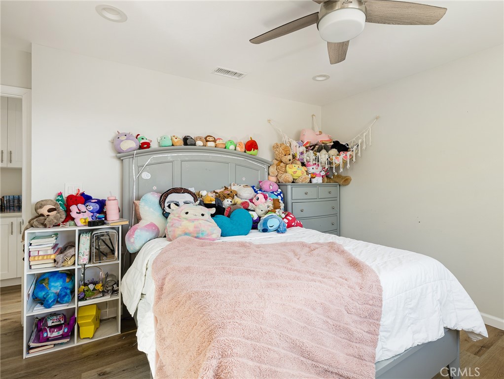 526 Sheldon Street El Segundo, CA 90245 - Photo 39 of 41 a bedroom with a bed and a dresser