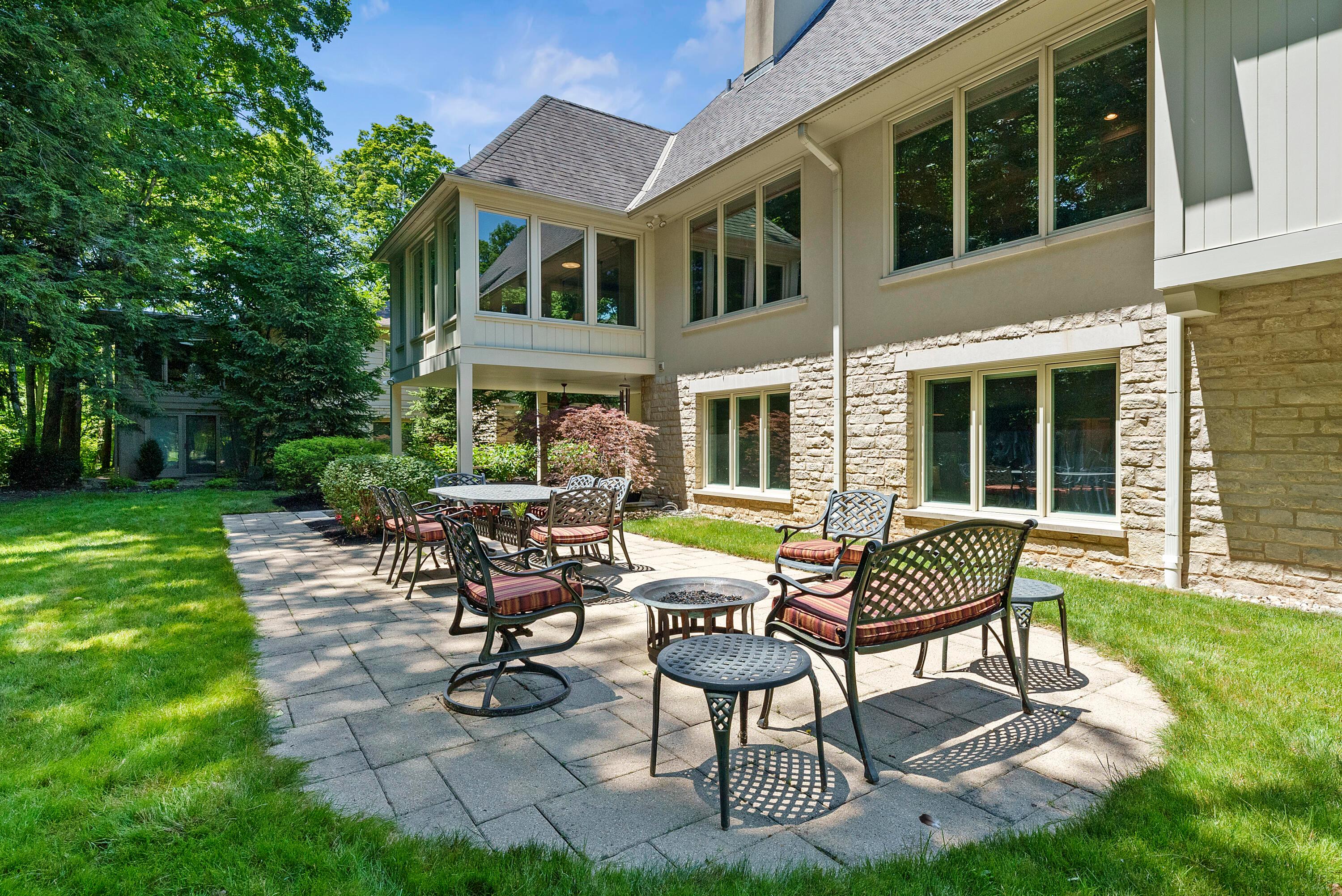 2737 Edington Road Columbus, OH 43221 - Photo 42 of 59 Outdoor Paver Patio