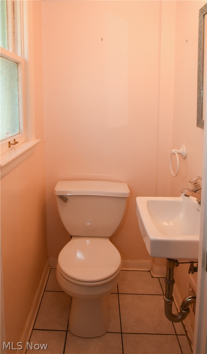 4033 Corwin Road Cleveland, OH 44121 - Photo 13 of 25