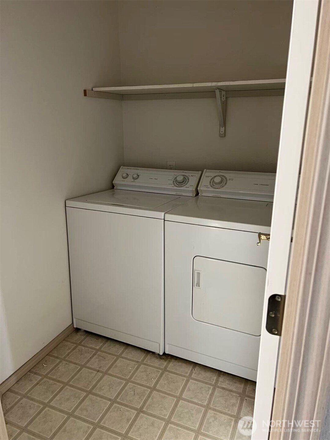 1160 Monroe Avenue Northeast, Unit D3 Renton, WA 98056 - Photo 14 of 15 a utility room with dryer and washer