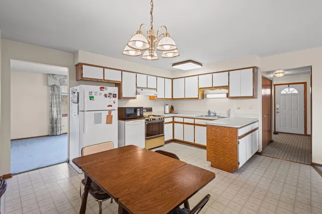 $373,900 | 17018 93rd Avenue, Orland Hills, IL 60487