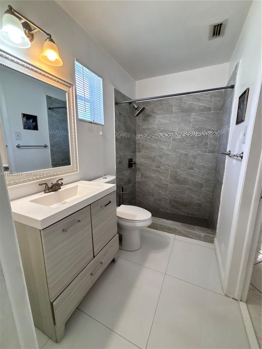 839 South Highland Drive, Unit RIGHT Hollywood, FL 33021 - Photo 12 of 28