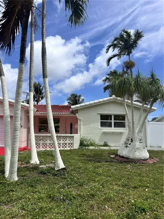 $3,000 | 839 South Highland Drive, Unit RIGHT, Hollywood, FL 33021