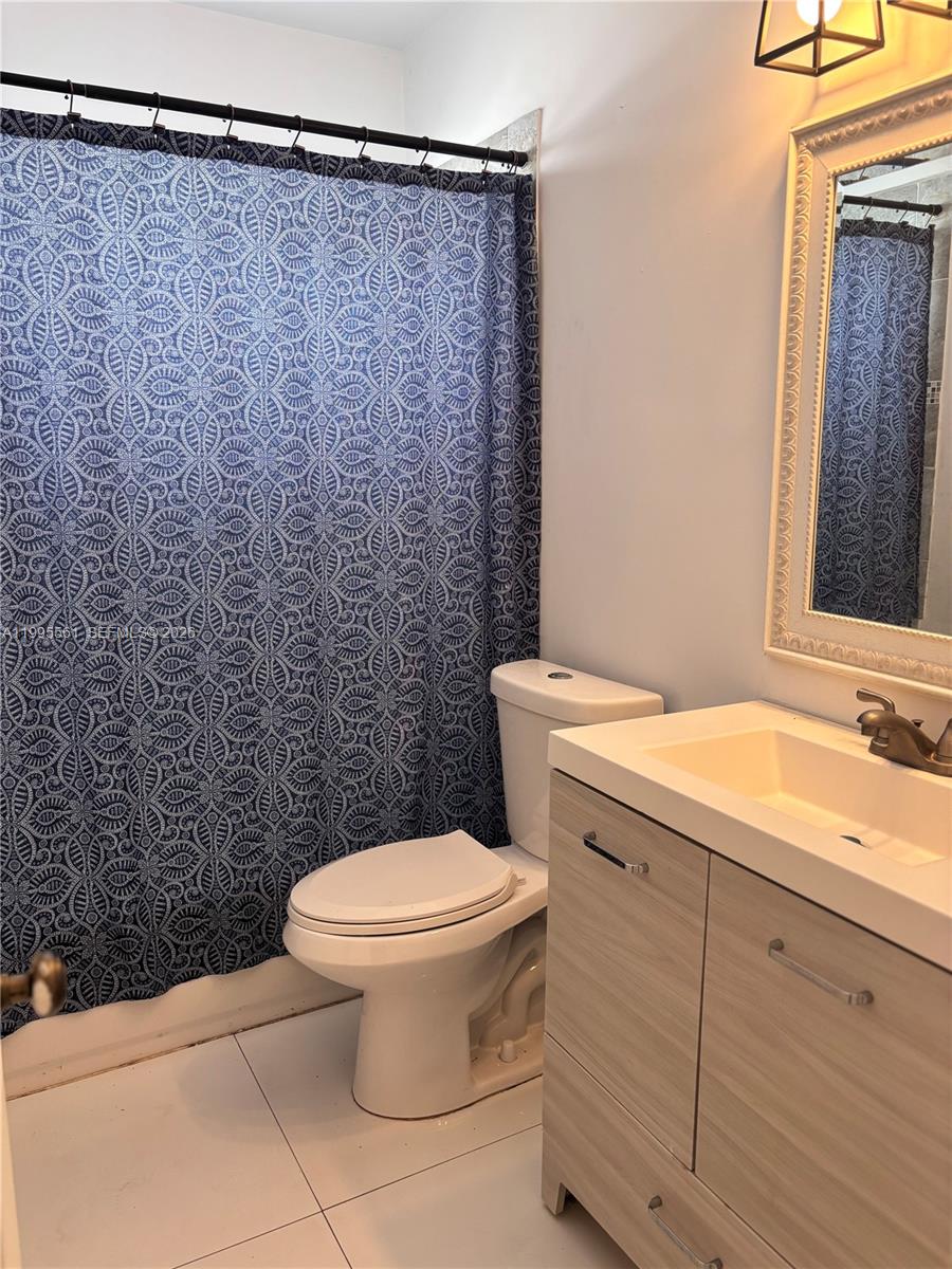 839 South Highland Drive, Unit RIGHT Hollywood, FL 33021 - Photo 6 of 28