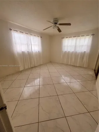 $3,000 | 839 South Highland Drive, Unit RIGHT, Hollywood, FL 33021
