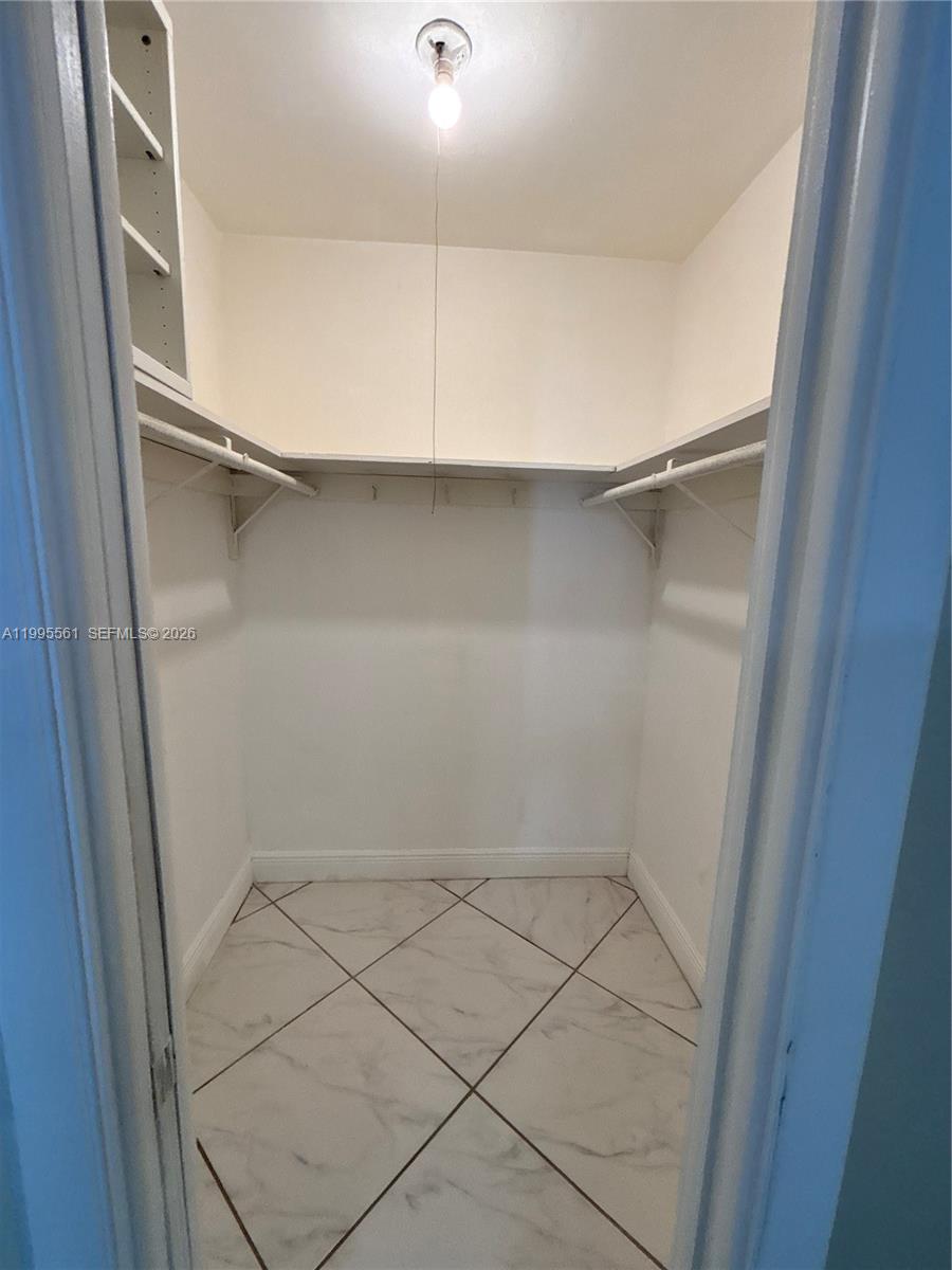 839 South Highland Drive, Unit RIGHT Hollywood, FL 33021 - Photo 10 of 28