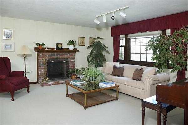 109 Standish Road Needham, MA 02492 - Photo 2 of 7 Gallery Image 2