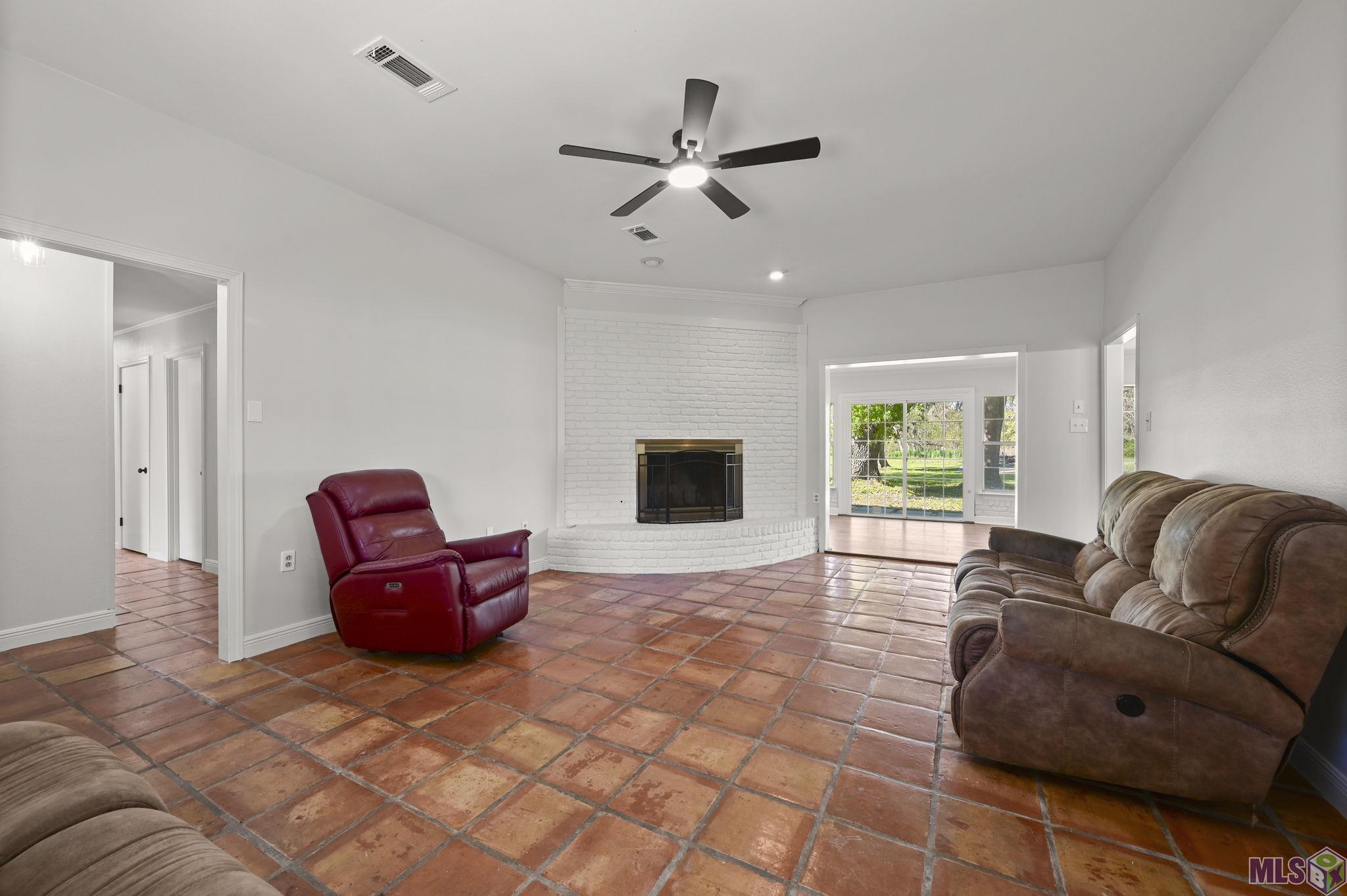 12417 Roddy Road Gonzales, LA 70737 - Photo 15 of 35