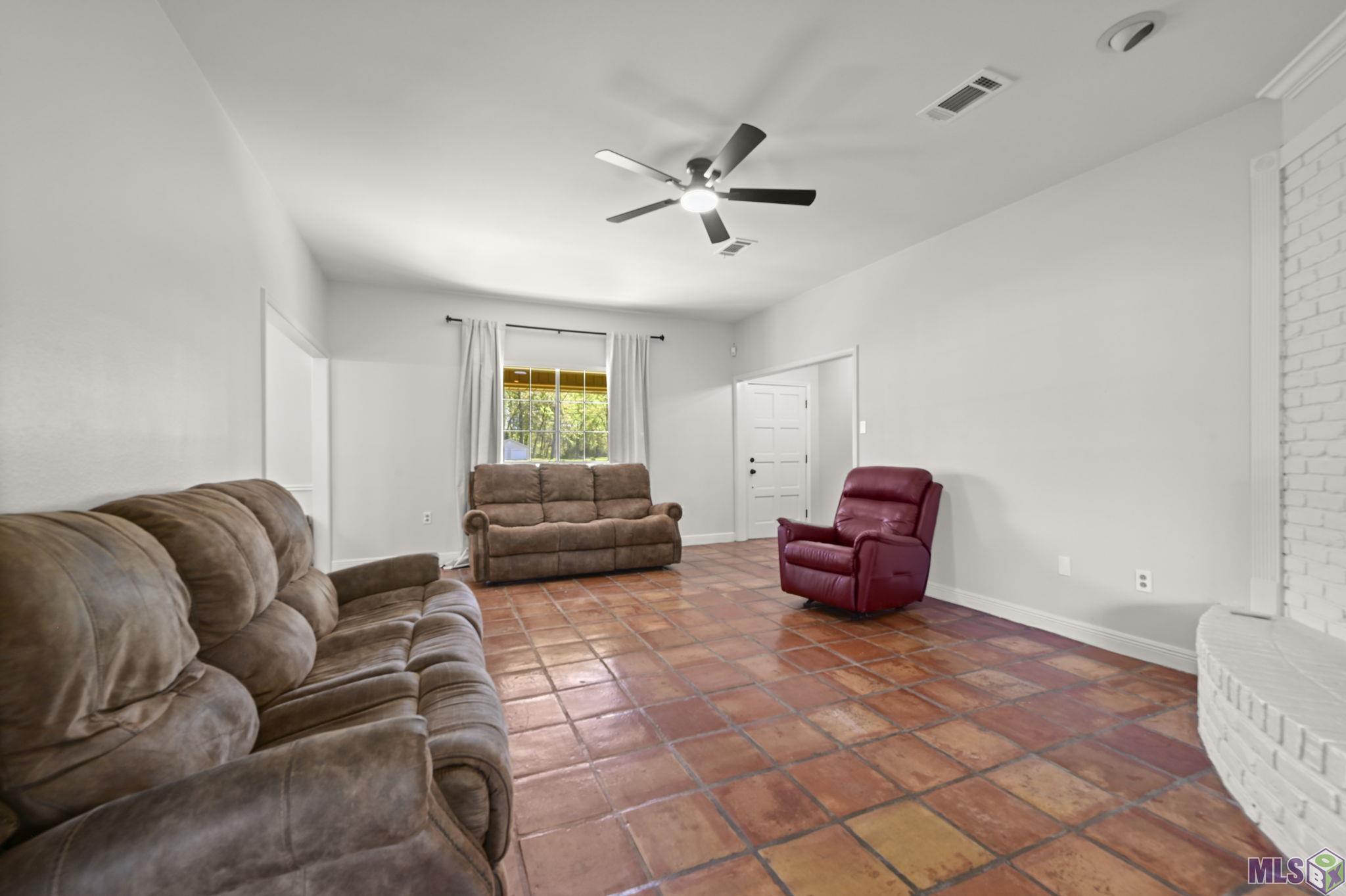 12417 Roddy Road Gonzales, LA 70737 - Photo 16 of 35