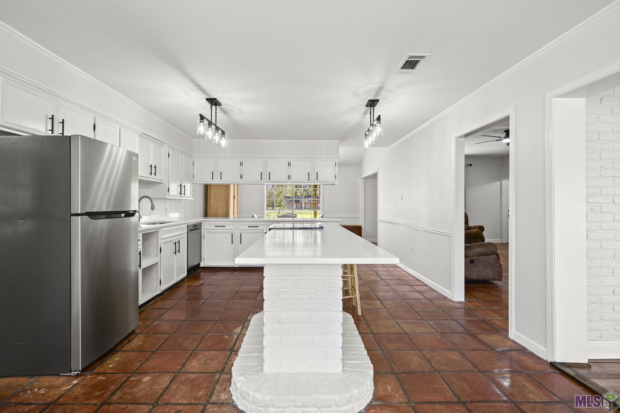 12417 Roddy Road Gonzales, LA 70737 - Photo 7 of 35