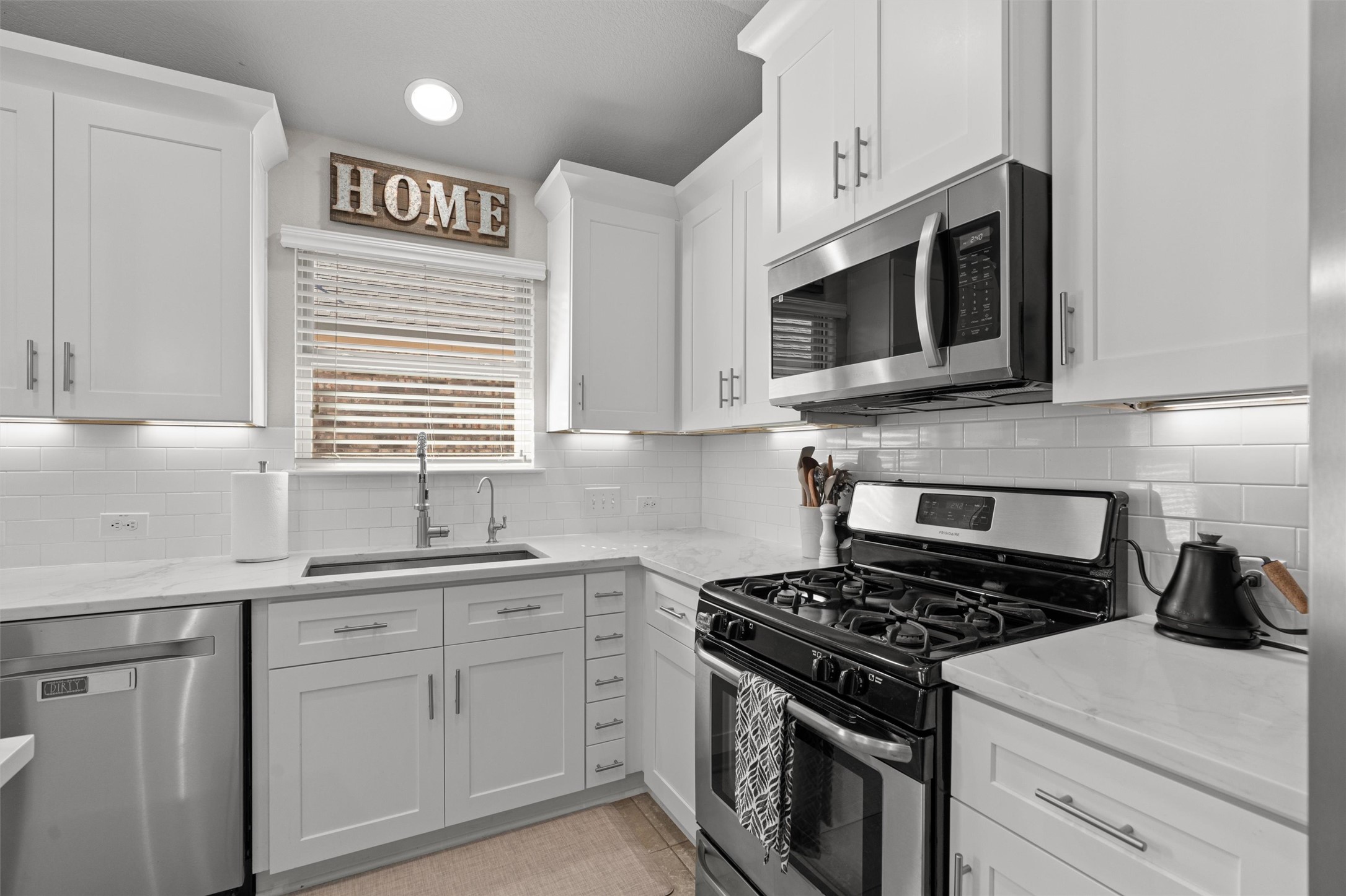 524 Longhorn Cavern Road Leander, TX 78641 - Photo 10 of 34 Kitchen