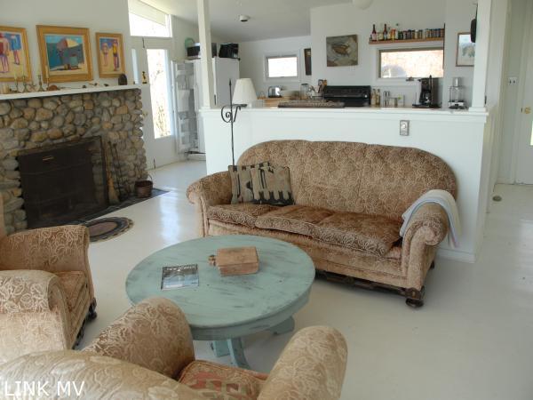 32 Ocean View Farm Road Chilmark, MA 02535 - Photo 8 of 10 http://d1qzqeyxiitrap.cloudfront.net/photos/19579/600/247e0a00.jpg