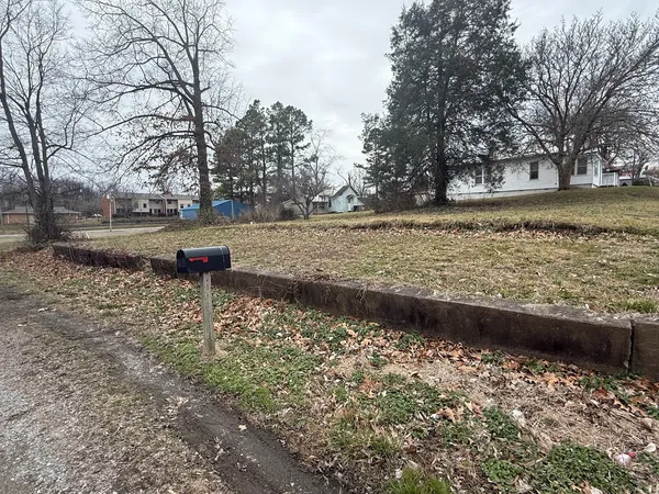 $12,000 | 201 West Main Street, Vienna, IL 62995