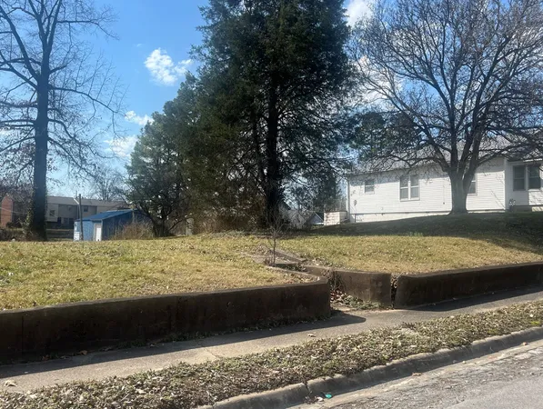 $12,000 | 201 West Main Street, Vienna, IL 62995