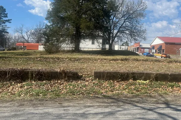 $12,000 | 201 West Main Street, Vienna, IL 62995