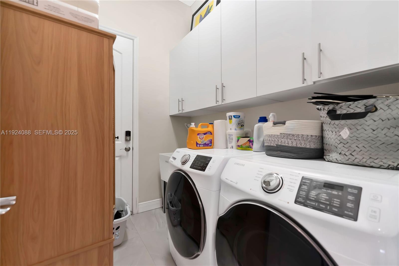 14929 Southwest 176th Terrace Miami, FL 33187 - Photo 20 of 38 a utility room with dryer and washer