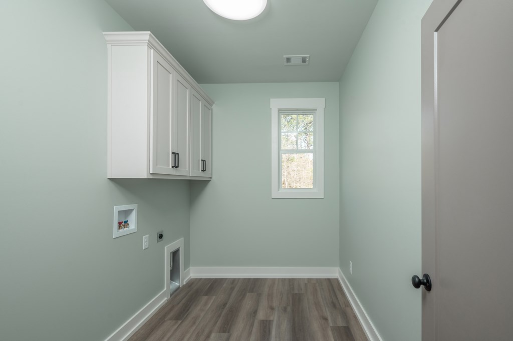 1190 Lee Road Phenix City, AL 36870 - Photo 26 of 52 a view of small space with wooden floor and a window