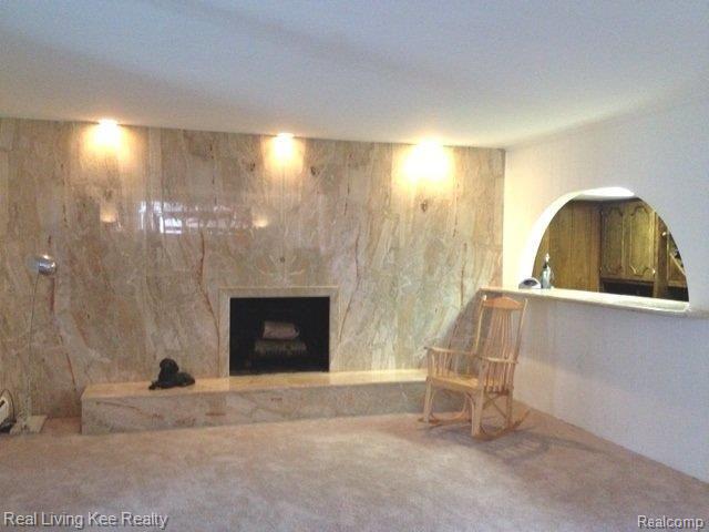 2681 Glouchester Road Rochester, MI 48309 - Photo 8 of 22 Family room.jpg