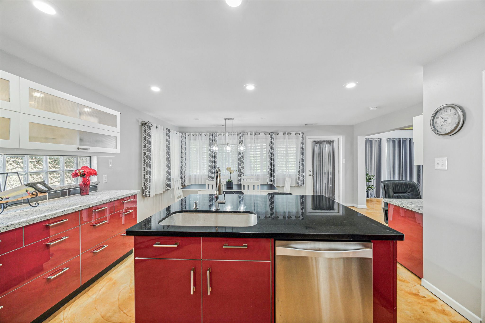 25814 Water Ridge Drive Houston, TX 77336 - Photo 15 of 41 Granite counters.