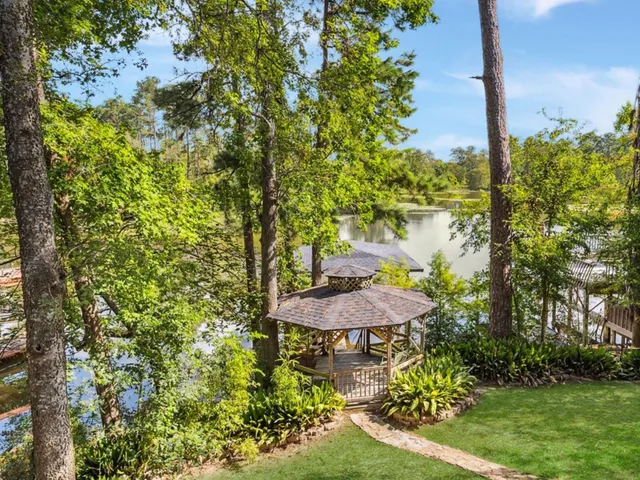 $395,000 | 25814 Water Ridge Drive, Houston, TX 77336