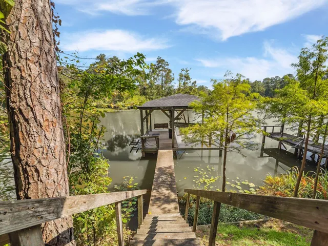 $395,000 | 25814 Water Ridge Drive, Houston, TX 77336