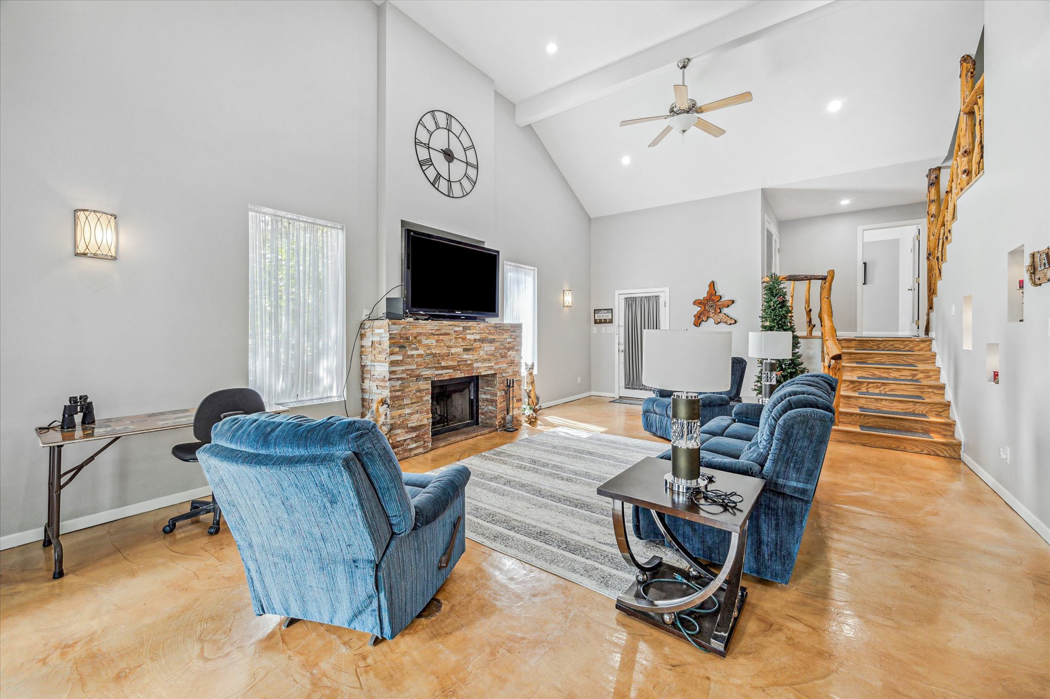 25814 Water Ridge Drive Houston, TX 77336 - Photo 6 of 41 Recent whole house paint. Notice the ample natural light.