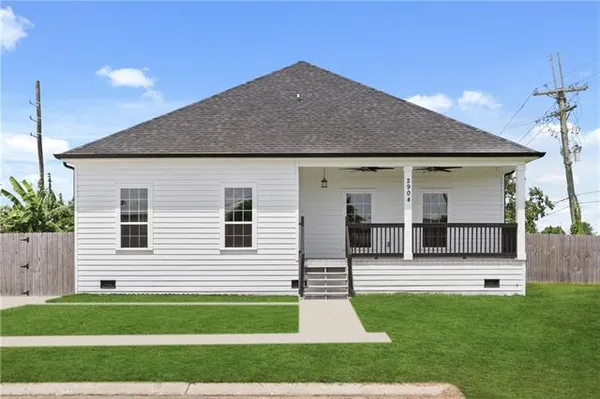 $299,000 | 2904 Pirate Drive, Chalmette, LA 70043