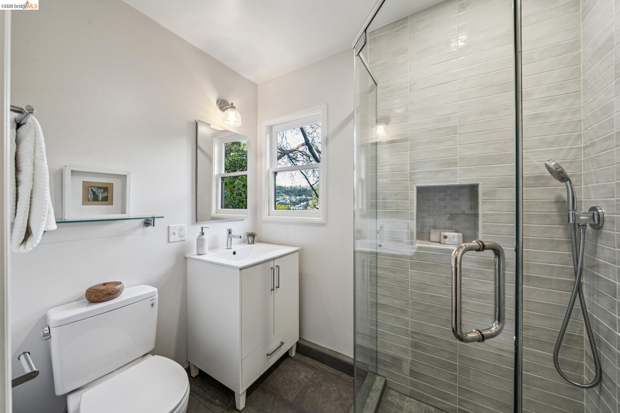 5275 Proctor Avenue Oakland, CA 94618 - Photo 33 of 43 a bathroom with a toilet sink and shower