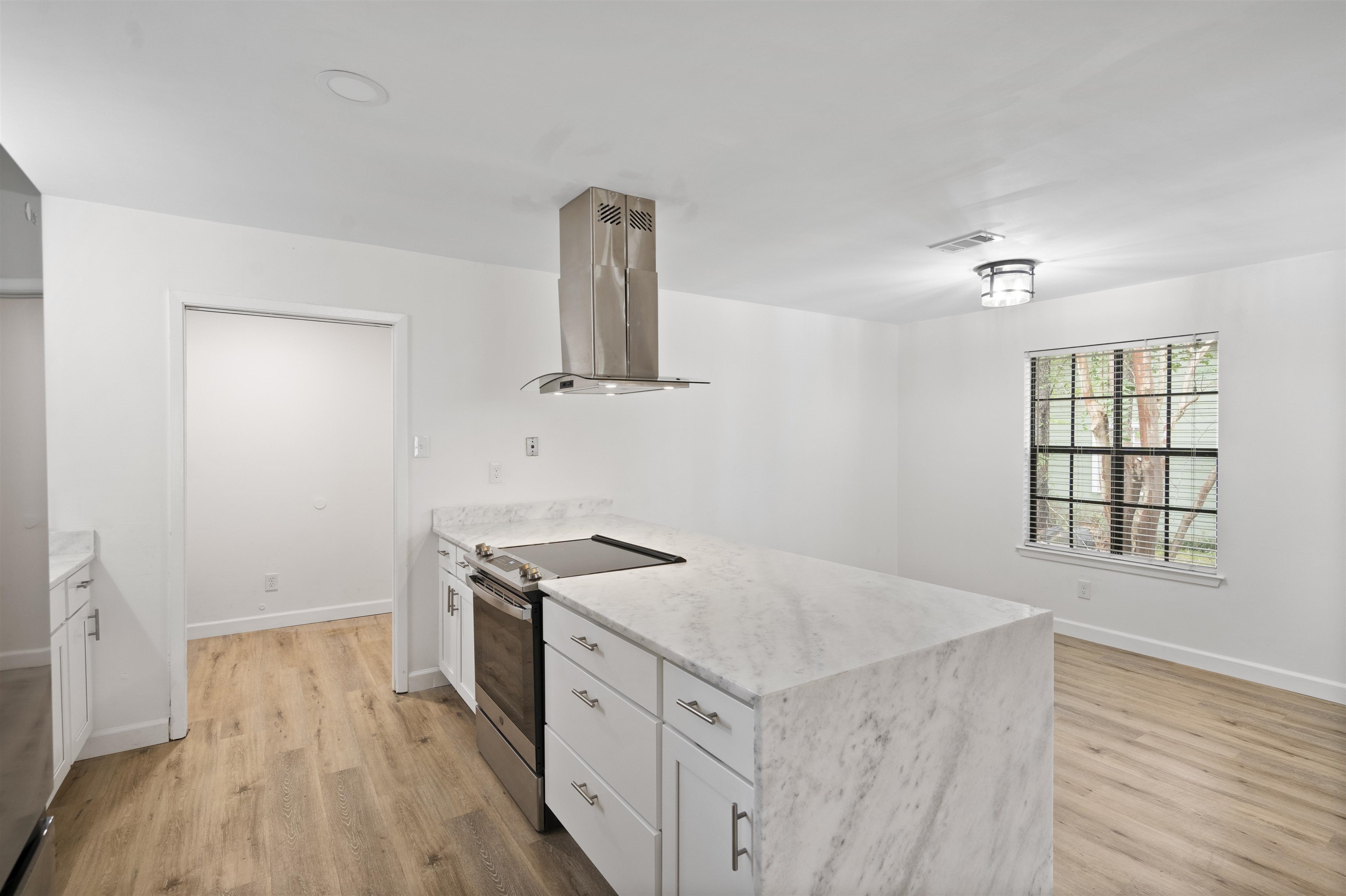 146 Michael Loop Daphne, AL 36526 - Photo 4 of 32