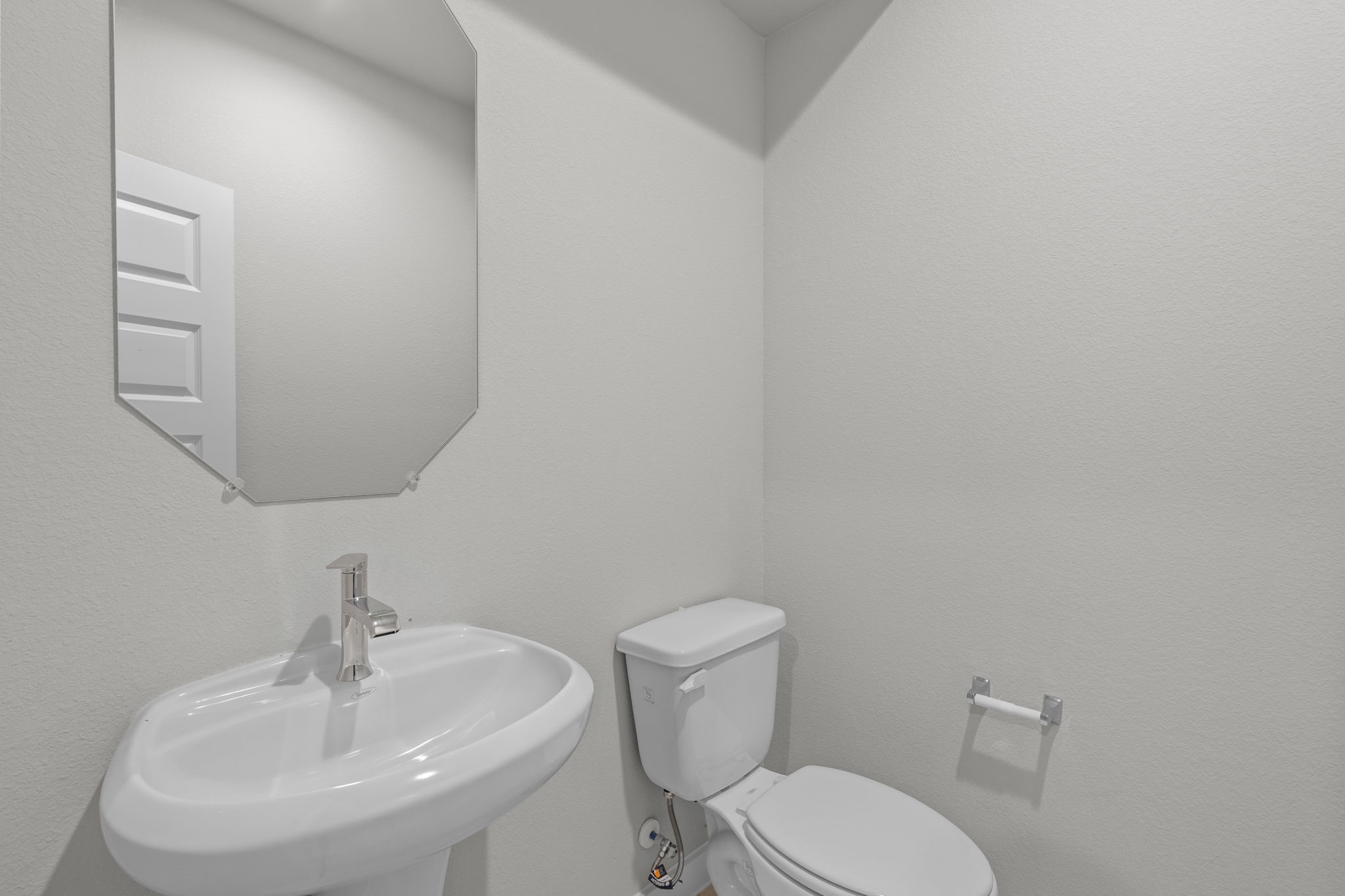 619 Yard Master Trail Rosharon, TX 77583 - Photo 11 of 46 a bathroom with a toilet a sink and mirror