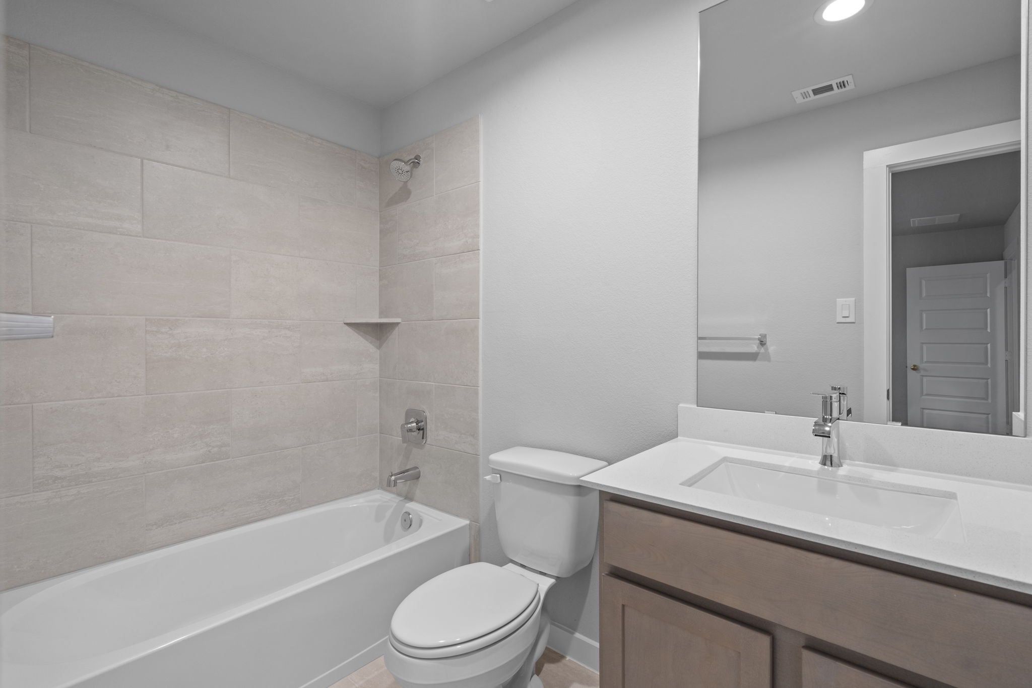 619 Yard Master Trail Rosharon, TX 77583 - Photo 21 of 46 a bathroom with a sink a toilet and bathtub