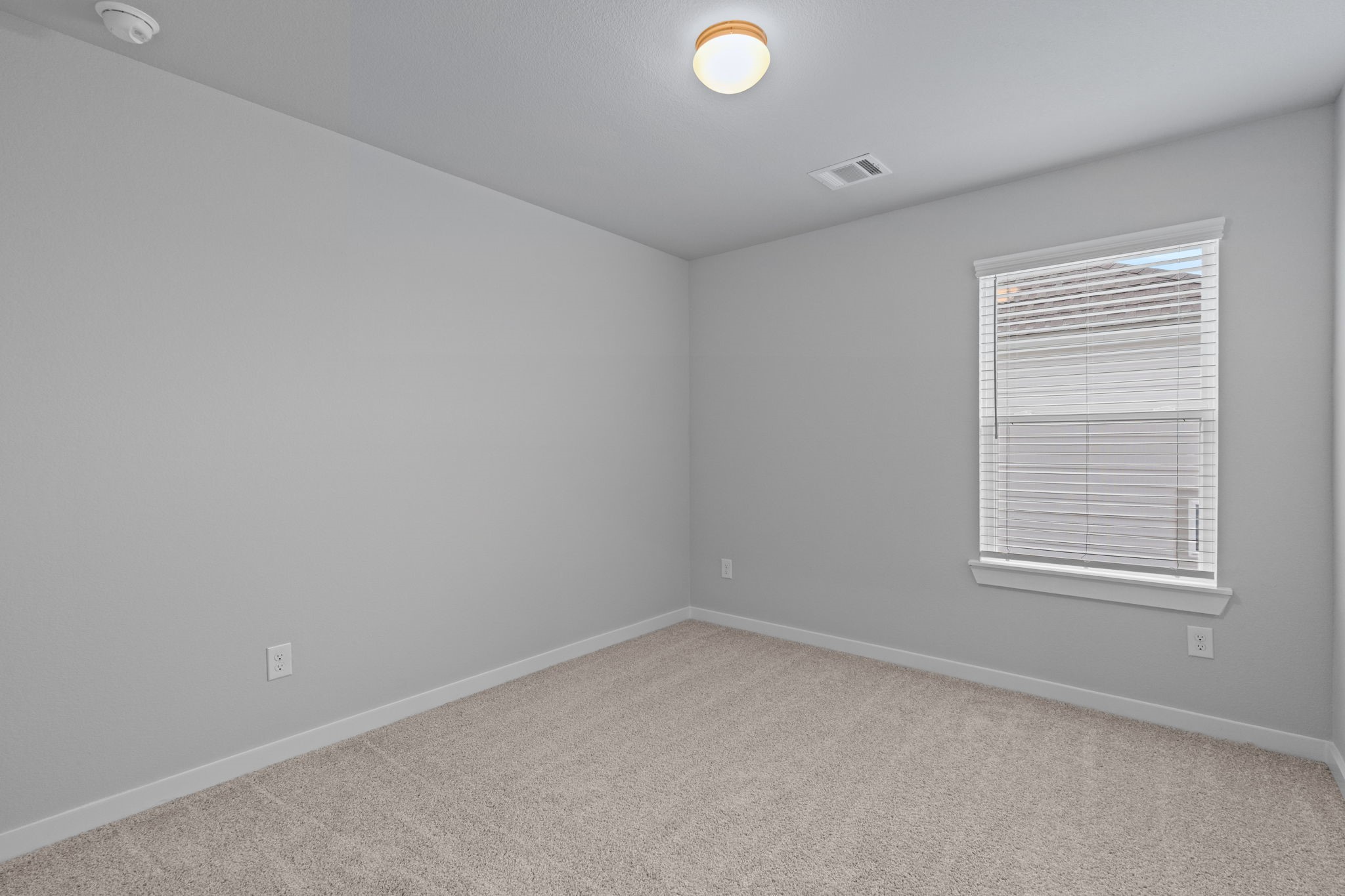 619 Yard Master Trail Rosharon, TX 77583 - Photo 25 of 46 an empty room with a window