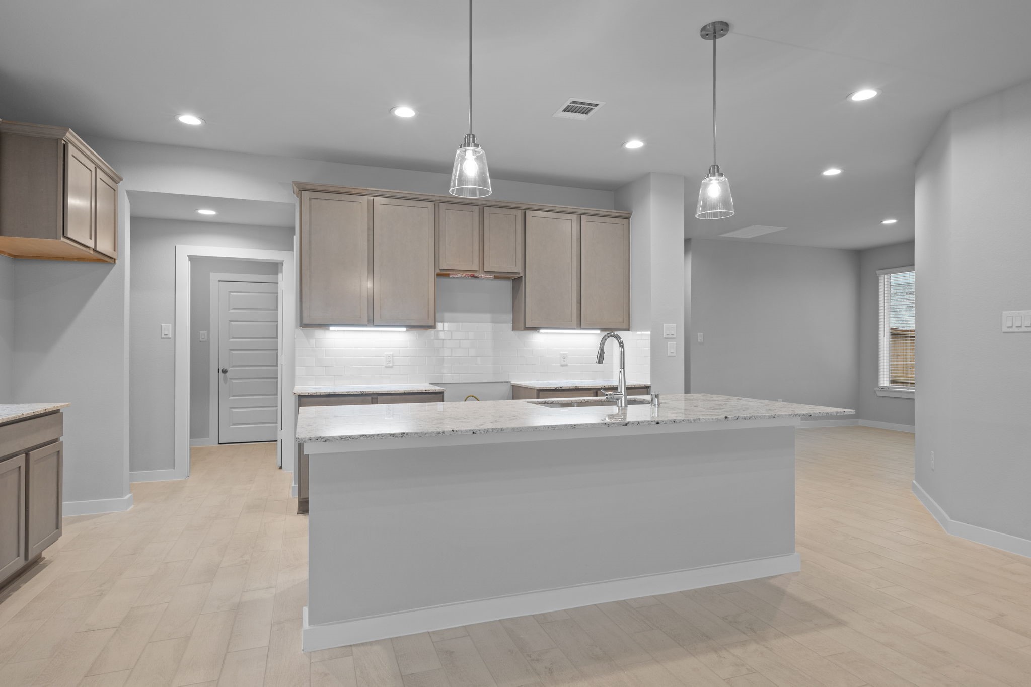 619 Yard Master Trail Rosharon, TX 77583 - Photo 3 of 46 a large kitchen with granite countertop a large counter top a sink stainless steel appliances and cabinets