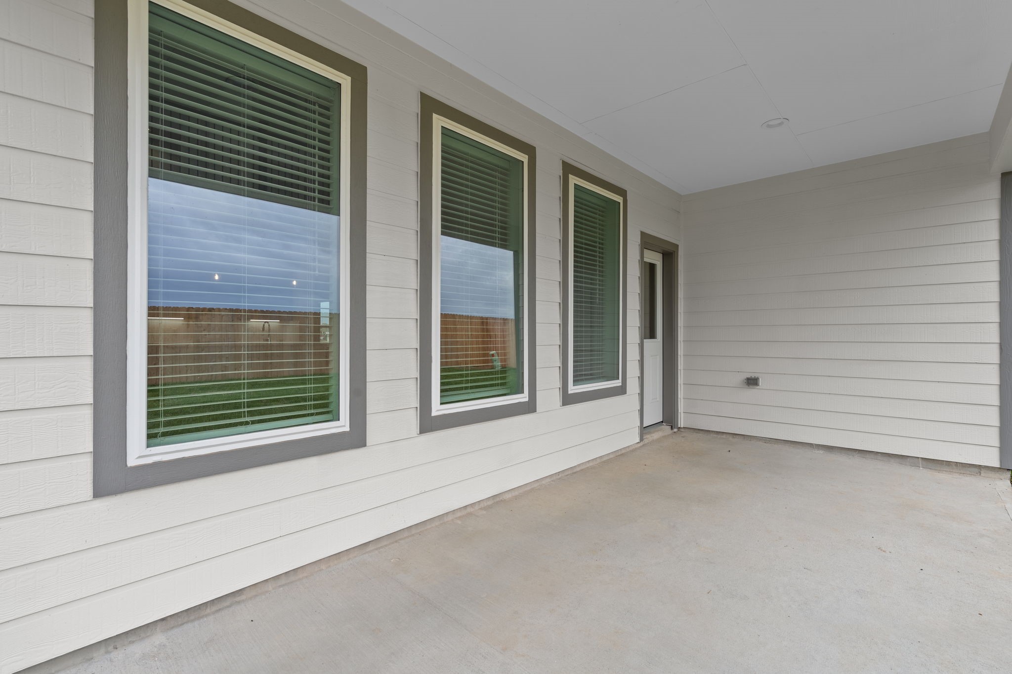 619 Yard Master Trail Rosharon, TX 77583 - Photo 32 of 46 a view of an empty room with a window