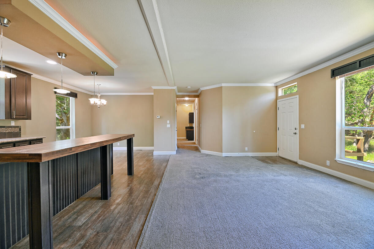 646 Winona Road Grants Pass, OR 97526 - Photo 6 of 40 DSC_9940
